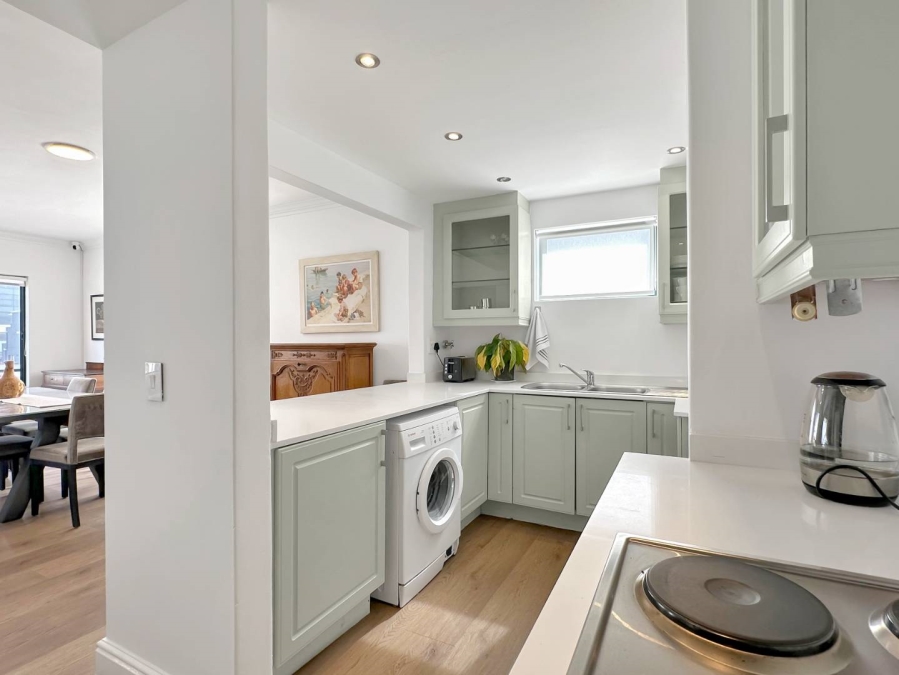 2 Bedroom Property for Sale in Sea Point Western Cape